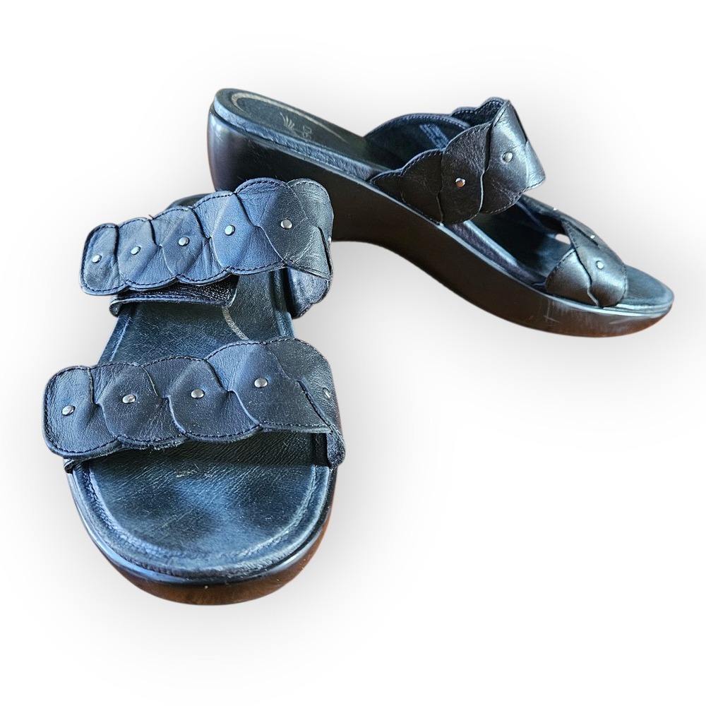 Dansko Dee Black Leather Scalloped Studded Wedge Slide Sandals Womens 39
